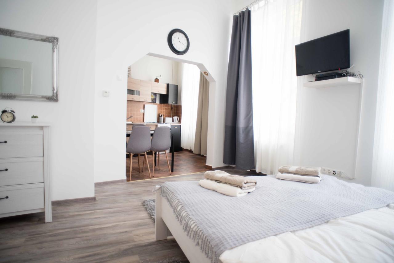 Castle Trees Apartment ブダペスト エクステリア 写真